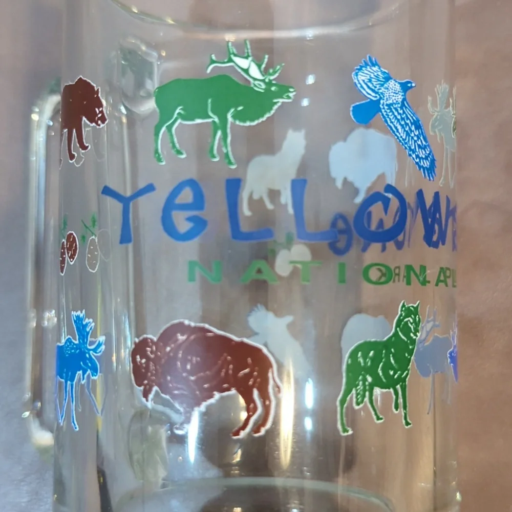 Yellowstone National Park glass mug glacier on bottom buffalo bear Made in USA
